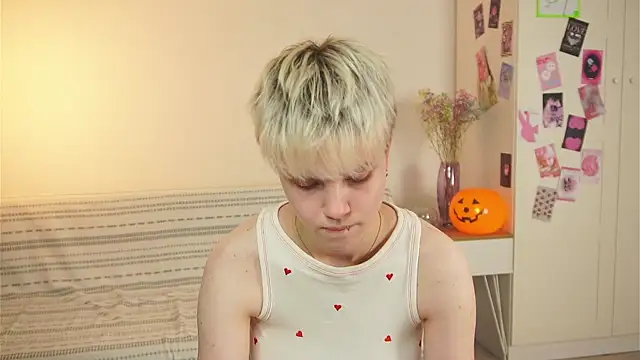 Snapshot of puffimini chatting on 28, 10, 2025 puffimini online show from 28, 10, 2025