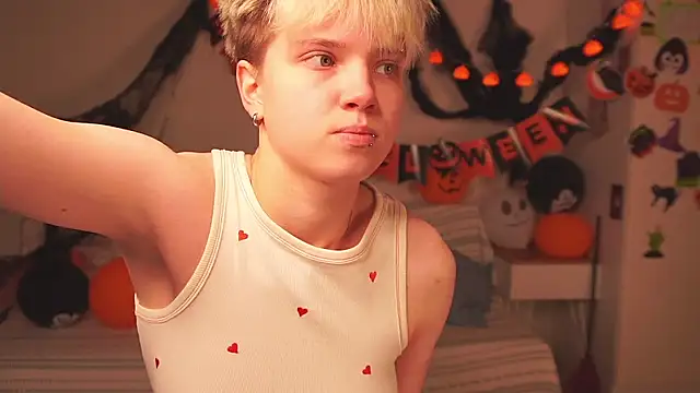 Snapshot of puffimini chatting on 3, 11, 2025 puffimini online show from 3, 11, 2025