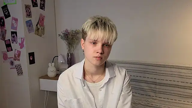 Snapshot of puffimini chatting on 19, 10, 2025 puffimini online show from 19, 10, 2025