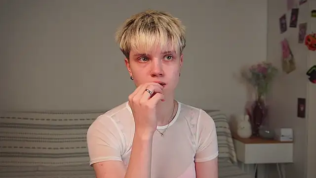 Snapshot of puffimini chatting on 12, 11, 2025 puffimini online show from 12, 11, 2025