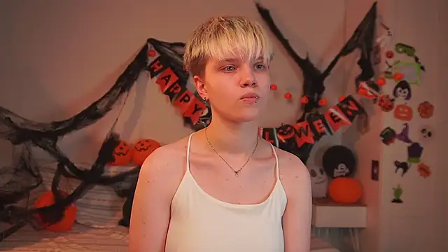 Snapshot of puffimini chatting on 4, 11, 2025 puffimini online show from 4, 11, 2025