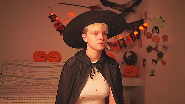 Snapshot of puffimini chatting on 30, 10, 2025 puffimini online show from 30, 10, 2025