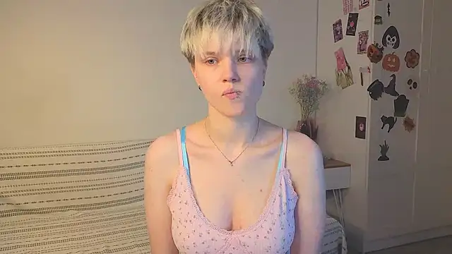 Snapshot of puffimini chatting on 3, 12, 2025 puffimini online show from 3, 12, 2025