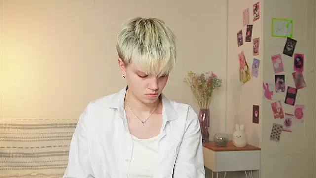 Snapshot of puffimini chatting on 24, 10, 2025 puffimini online show from 24, 10, 2025