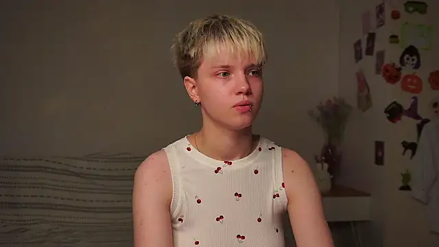 Snapshot of puffimini chatting on 7, 11, 2025 puffimini online show from 7, 11, 2025