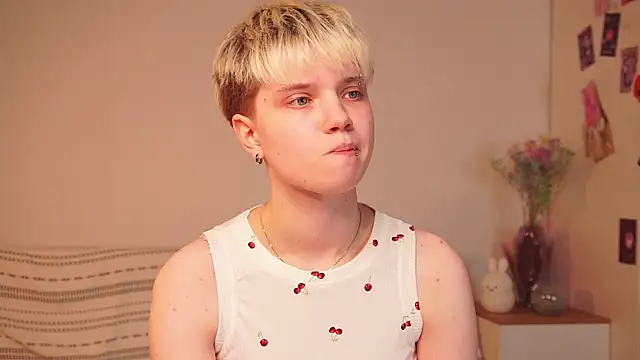 Snapshot of puffimini chatting on 11, 11, 2025 puffimini online show from 11, 11, 2025