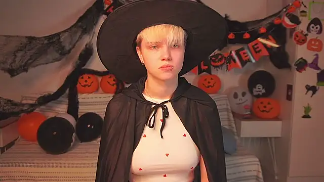 Snapshot of puffimini chatting on 1, 11, 2025 puffimini online show from 1, 11, 2025