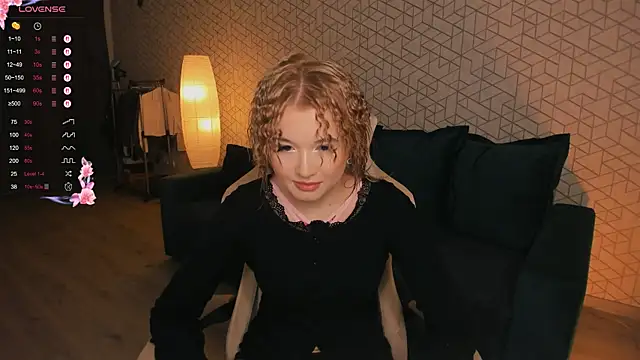 NayaValen online show from 10, 11, 2025