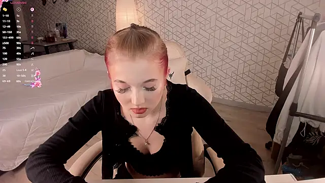 NayaValen online show from 16, 12, 2025