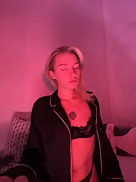 Snapshot of versediamond chatting on 22, 11, 2025 versediamond online show from 22, 11, 2025