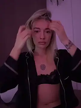 Snapshot of versediamond chatting on 2, 11, 2025 versediamond online show from 2, 11, 2025