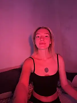 Snapshot of versediamond chatting on 28, 11, 2025 versediamond online show from 28, 11, 2025