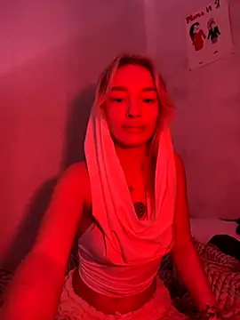 Snapshot of versediamond chatting on 11, 11, 2025 versediamond online show from 11, 11, 2025