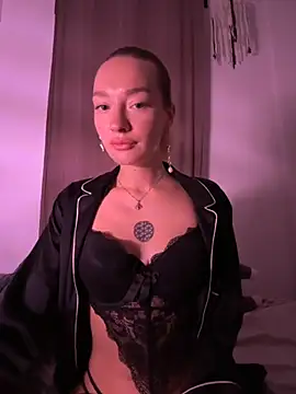 Snapshot of versediamond chatting on 9, 11, 2025 versediamond online show from 9, 11, 2025