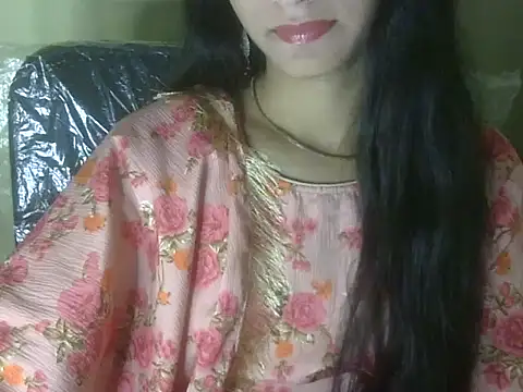 Snapshot of Shezi_N chatting on 25, 11, 2025 Shezi N online show from 25, 11, 2025