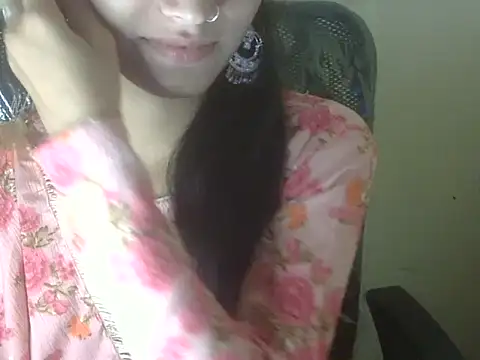 Snapshot of Shezi_N chatting on 28, 10, 2025 Shezi N online show from 28, 10, 2025