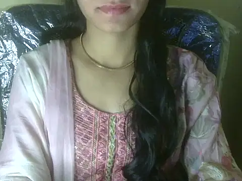 Snapshot of Shezi_N chatting on 28, 11, 2025 Shezi N online show from 28, 11, 2025