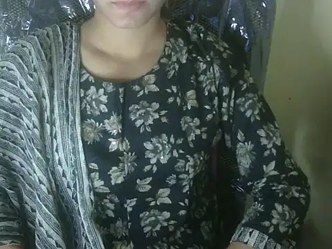 Snapshot of Shezi_N chatting on 6, 11, 2025 Shezi N online show from 6, 11, 2025