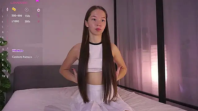 Snapshot of MayaHjelm chatting on 25, 10, 2025 MayaHjelm online show from 25, 10, 2025