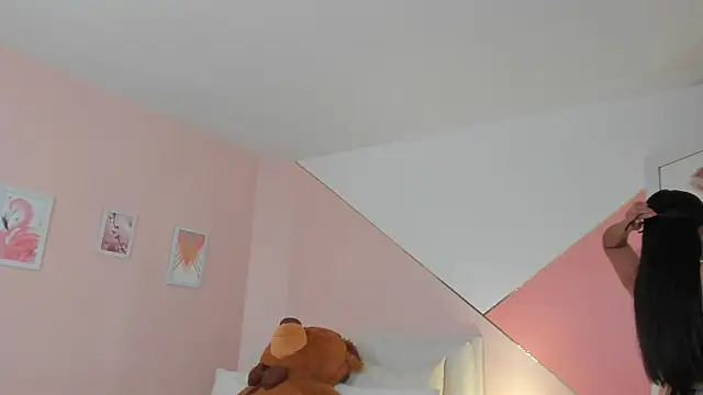 mia canoo online show from 31, 10, 2025