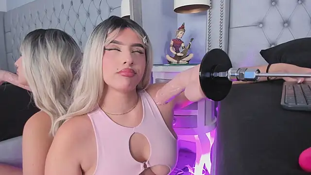 Lily StClair online show from 16, 4, 2026