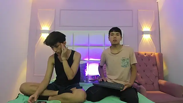 hoot booys  online show from 30, 10, 2025