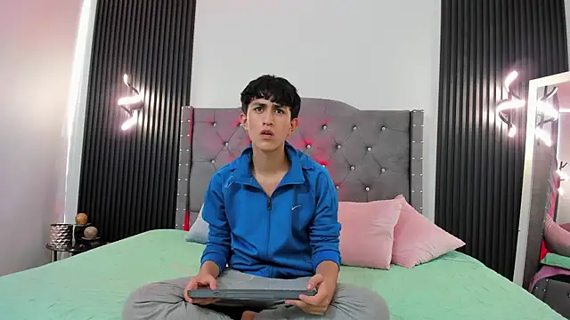 hoot booys  online show from 27, 10, 2025