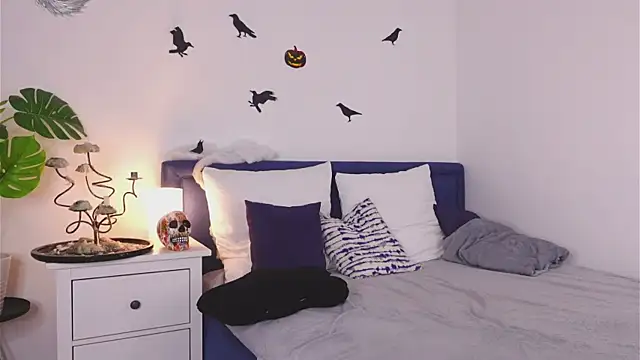 carolineliora online show from 28, 10, 2025