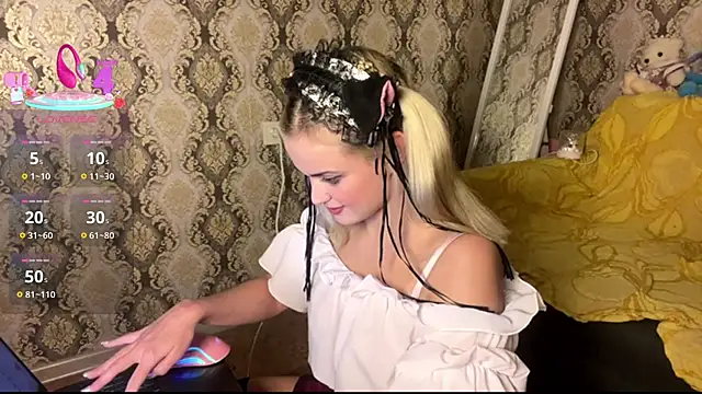 Mirabella333 online show from 4, 11, 2025