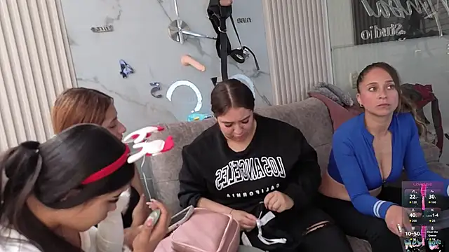 Snapshot of miaa_as_ chatting on 28, 11, 2025 miaa as online show from 28, 11, 2025