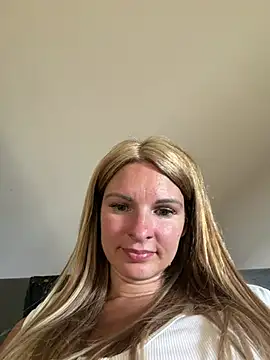 kinkysarahx online show from 28, 7, 2026
