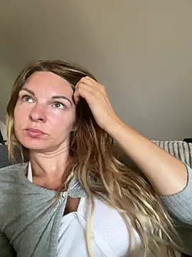 kinkysarahx online show from 14, 7, 2026