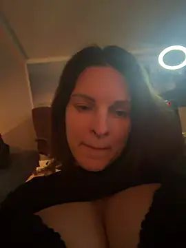 kinkysarahx online show from 4, 4, 2026