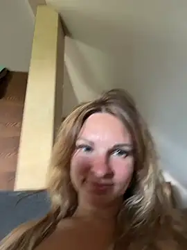 kinkysarahx online show from 26, 6, 2026