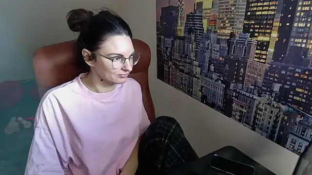 kinkysarahx online show from 20, 3, 2026