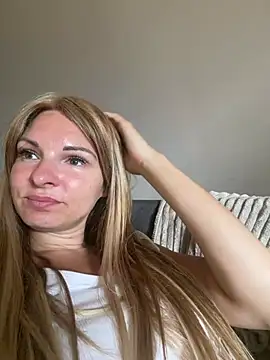 kinkysarahx online show from 28, 7, 2026