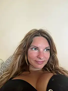 kinkysarahx online show from 30, 6, 2026