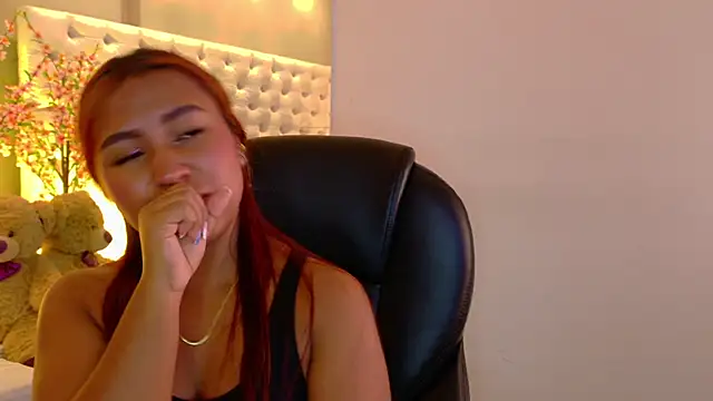 Snapshot of KathiaLuxe chatting on 19, 11, 2025 KathiaLuxe online show from 19, 11, 2025