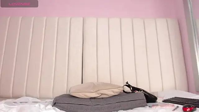 Snapshot of miel_alisha chatting on 21, 11, 2025 miel alisha online show from 21, 11, 2025