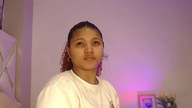 Snapshot of miel_alisha chatting on 7, 7, 2026 miel alisha online show from 7, 7, 2026