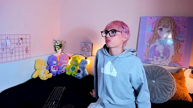 Strawberry Kitty  online show from 19, 10, 2025