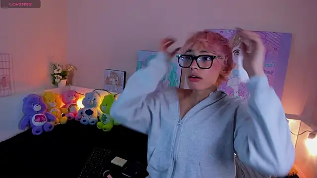 Strawberry Kitty  online show from 21, 10, 2025