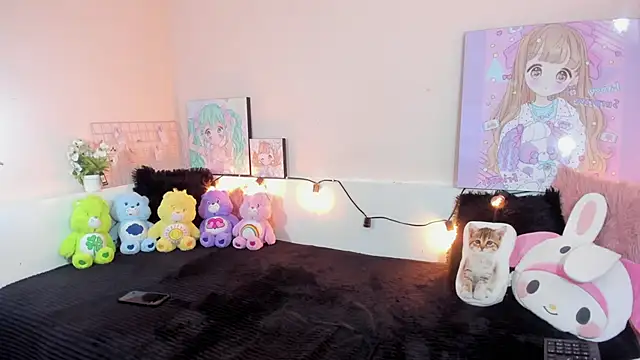 Strawberry Kitty  online show from 15, 12, 2025