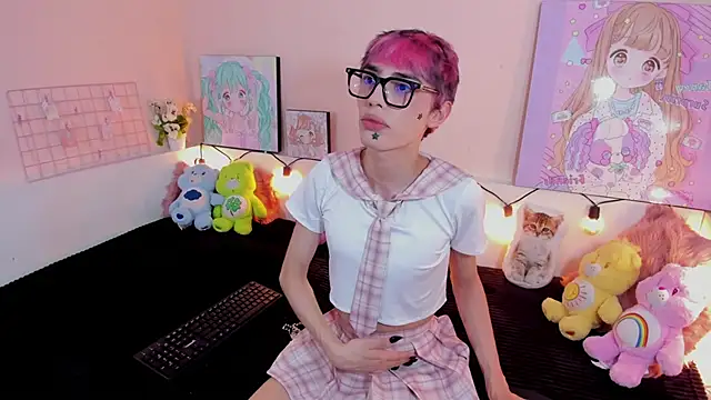 Strawberry Kitty  online show from 23, 11, 2025