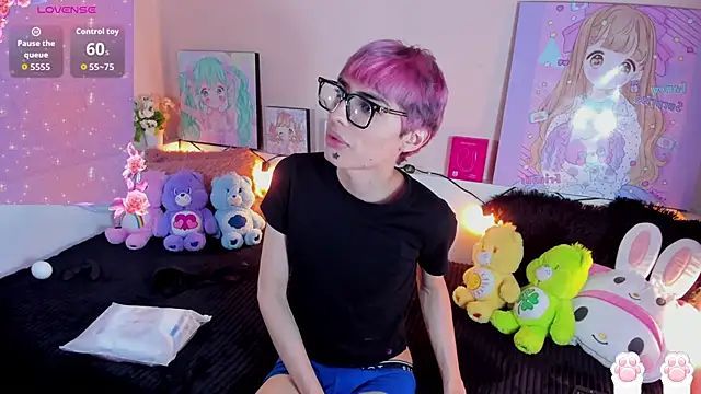 Strawberry Kitty  online show from 28, 11, 2025