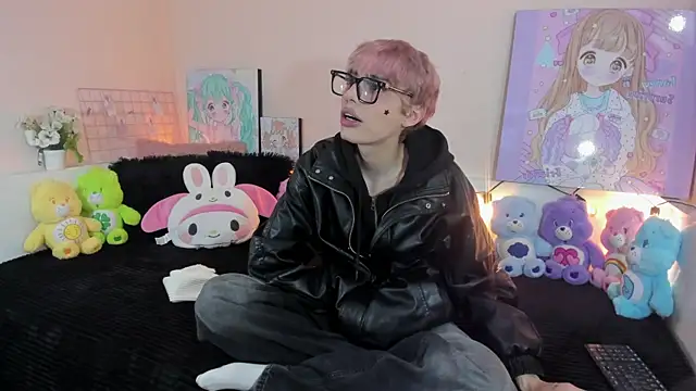 Strawberry Kitty  online show from 21, 12, 2025