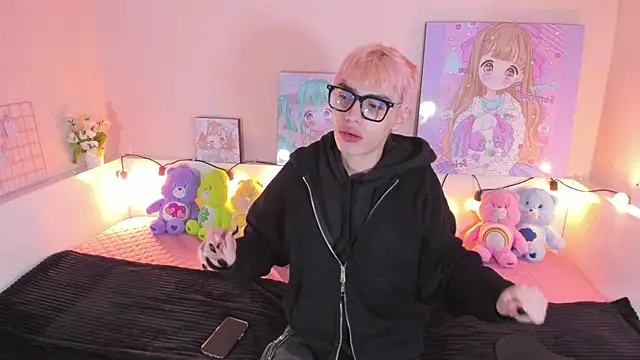 Strawberry Kitty  online show from 15, 11, 2025