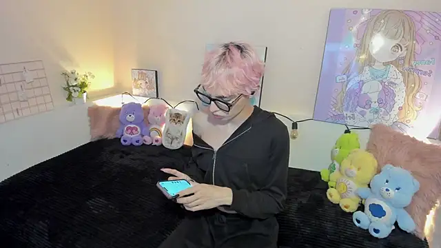 Strawberry Kitty  online show from 20, 11, 2025