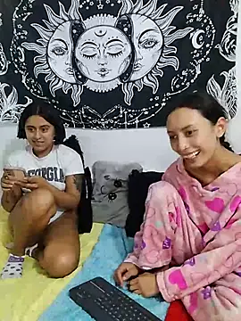 Snapshot of emily_n_abby chatting on 19, 6, 2026 emily n abby online show from 19, 6, 2026