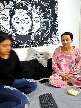 Snapshot of emily_n_abby chatting on 2, 7, 2026 emily n abby online show from 2, 7, 2026